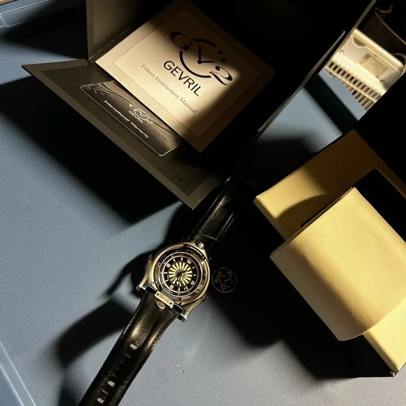 Never worn comes with original box and certificate of authenticity